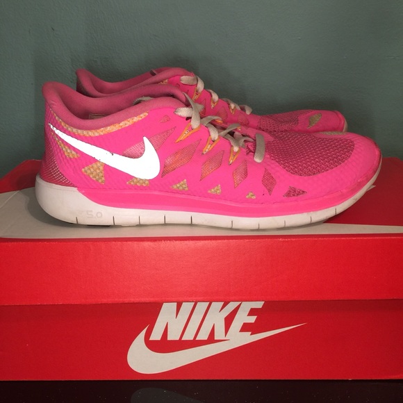 nike neon pink sneakers